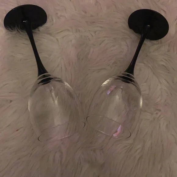 LUMINARC France Pair of Wine Glasses with Black Stems 🇫🇷🍷🖤 - Picture 4 of 4